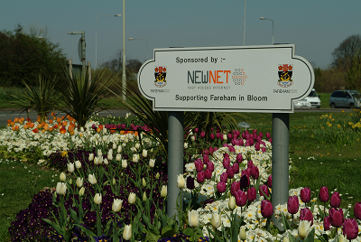An image of a roundabout sign for Newnet