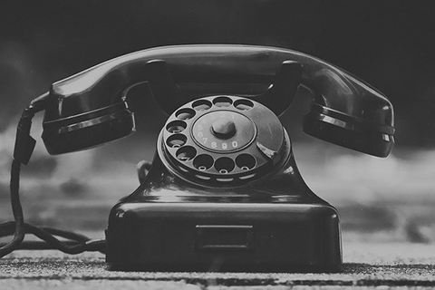 Image of old fashioned telephone