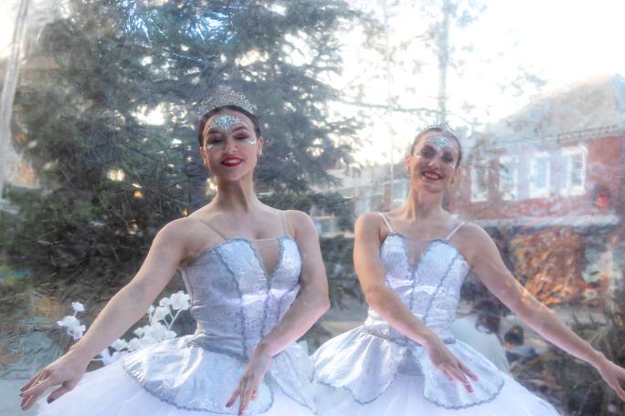 Festive Snow Globe dancers