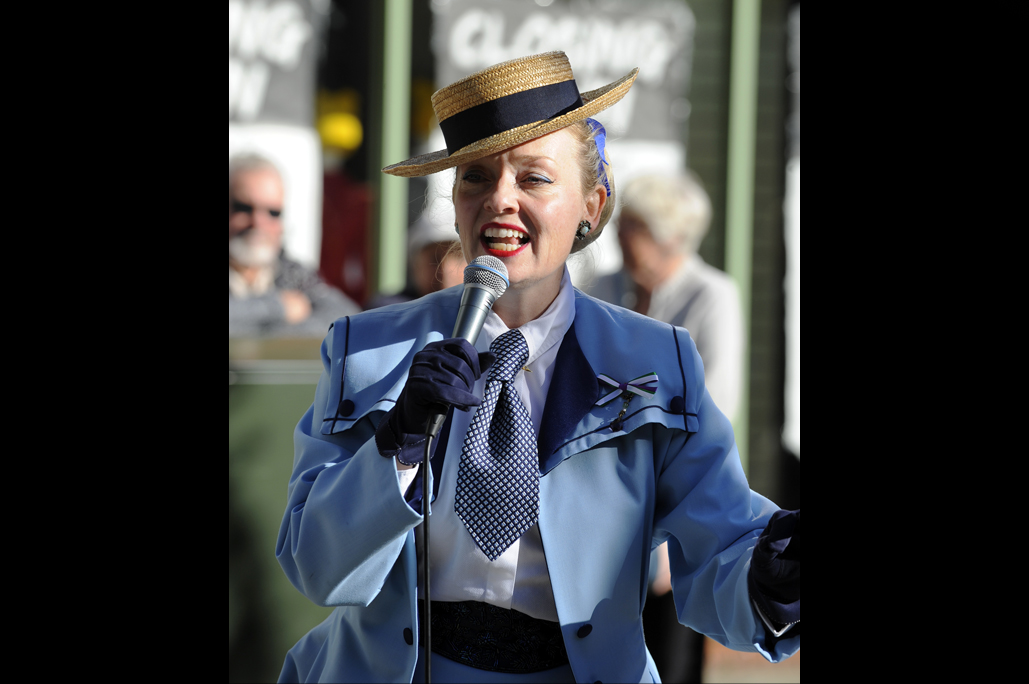 Singer in 1940s dress