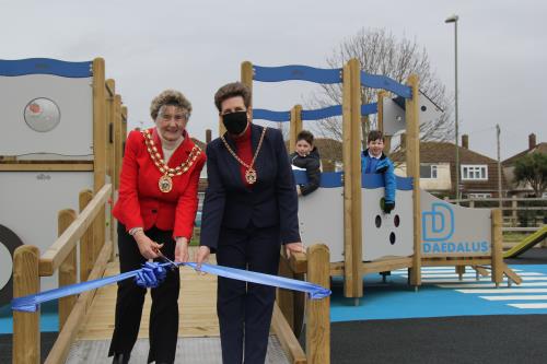 Mayor Opening Daedalus Common Play Area